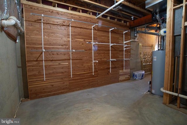 unfinished below grade area featuring gas water heater
