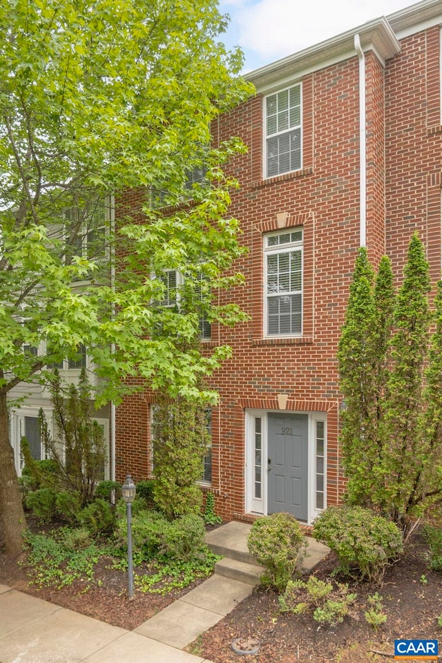 921 Bing Ln, Charlottesville, VA 22903 - view of front of property with brick siding