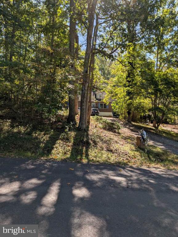 905 Eastover Pkwy, Locust Grove, VA 22508