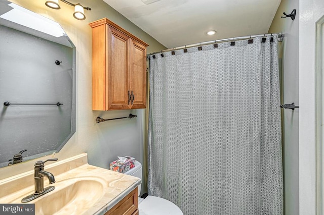 full bathroom featuring toilet, vanity, and a shower with curtain