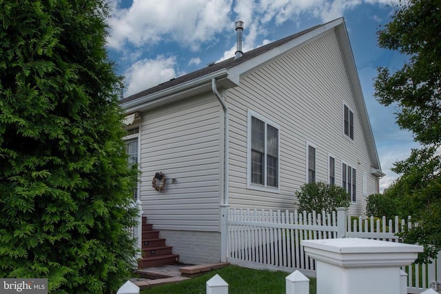 10207 Iverson Ave, Fredericksburg, VA 22407 - view of side of home