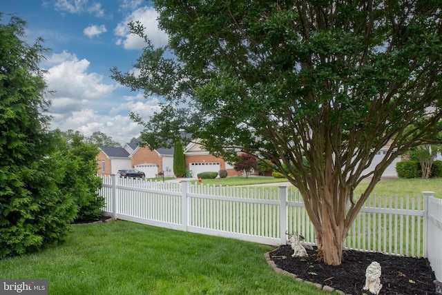 10207 Iverson Ave, Fredericksburg, VA 22407 - view of yard with a residential view