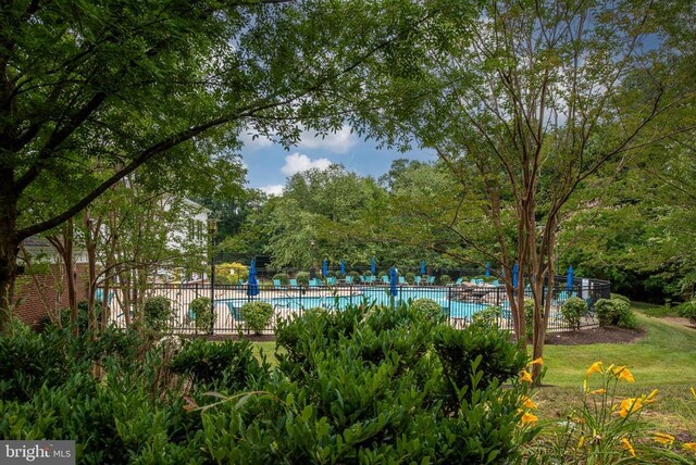 10207 Iverson Ave, Fredericksburg, VA 22407 - view of property's community with a pool