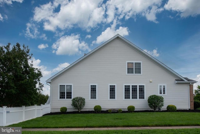 10207 Iverson Ave, Fredericksburg, VA 22407 - view of side of property