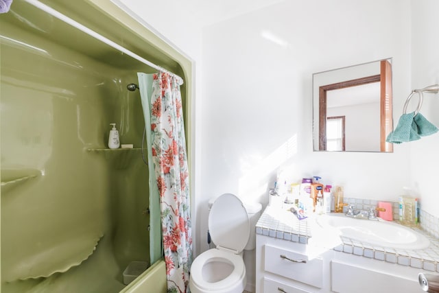 728 Foley Rd, Harrisonburg, VA 22801 - full bathroom with toilet, vanity, and shower / bath combination with curtain