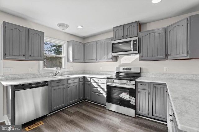 313 Burman Ln, Fredericksburg, VA 22407 - kitchen with stainless steel appliances, gray cabinets, a sink, dark wood-style flooring, and recessed lighting