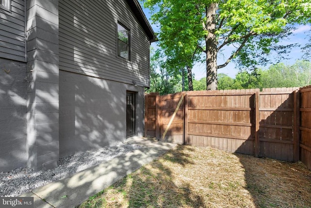313 Burman Ln, Fredericksburg, VA 22407 - view of yard featuring fence