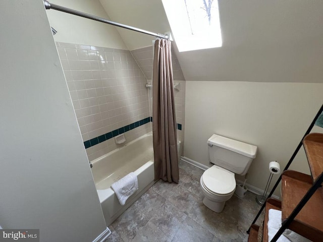 902 Eastover Pkwy, Locust Grove, VA 22508 - bathroom with vaulted ceiling, shower / tub combo, toilet, a skylight, and baseboards