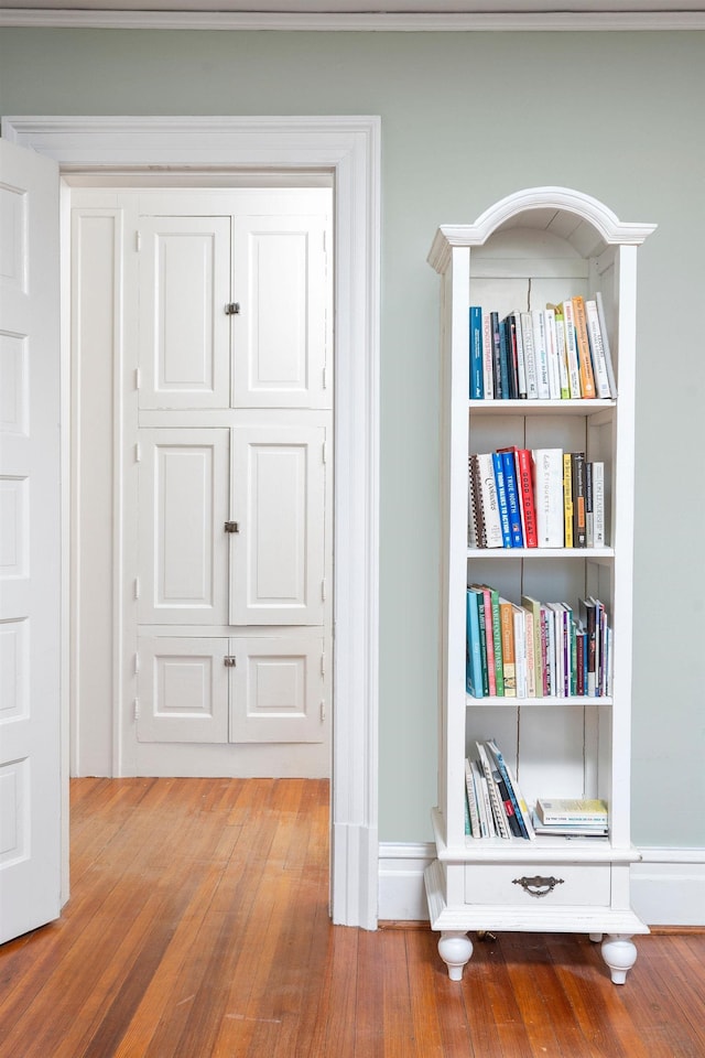 675 Beverley St E, Staunton, VA 24401 - corridor featuring wood finished floors and baseboards