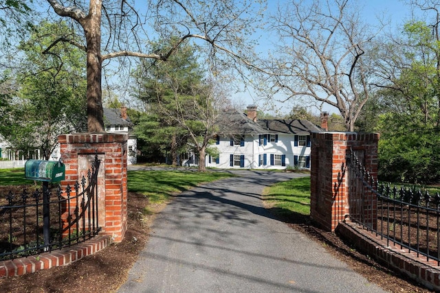 675 Beverley St E, Staunton, VA 24401 - view of asphalt driveway