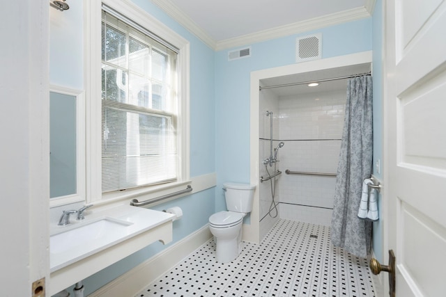 675 Beverley St E, Staunton, VA 24401 - full bath featuring healthy amount of natural light, toilet, a tile shower, and crown molding