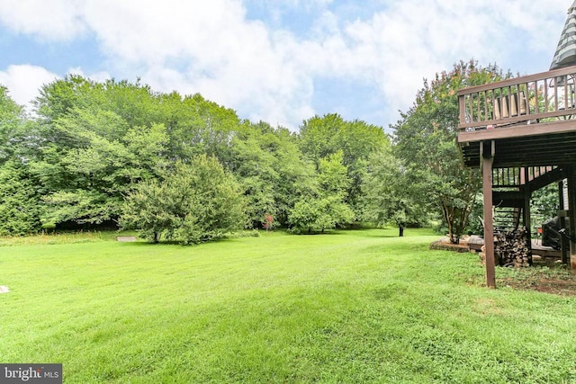 10708 Live Oak Ct, Fredericksburg, VA 22407 - view of grassy yard featuring a deck and stairway