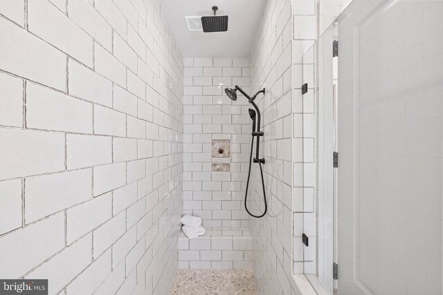 7039 Silk, Jeffersonton, VA 22724 - bathroom with a tile shower