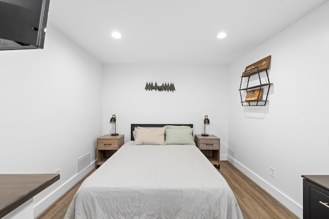 bedroom with dark wood-type flooring, recessed lighting, and baseboards