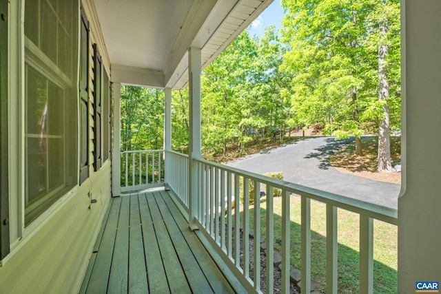 25 Bearwood Dr S, Palmyra, VA 22963 - balcony with covered porch