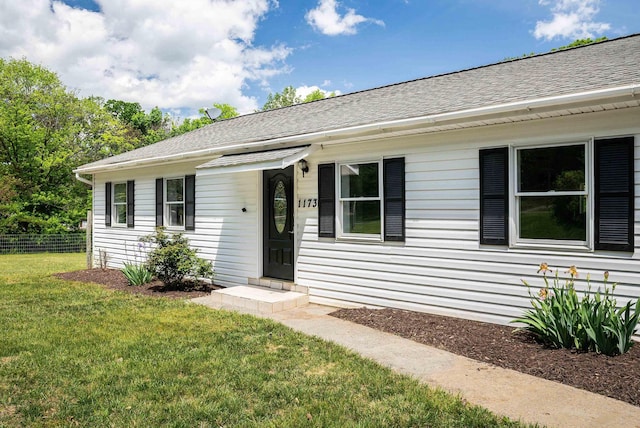 ranch-style home featuring a shingled roof