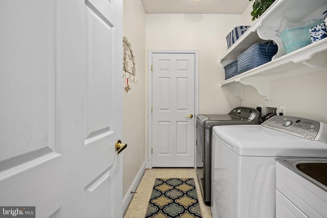 5715 Kesslers Xing W, Fredericksburg, VA 22407 - laundry area featuring washer and clothes dryer and baseboards