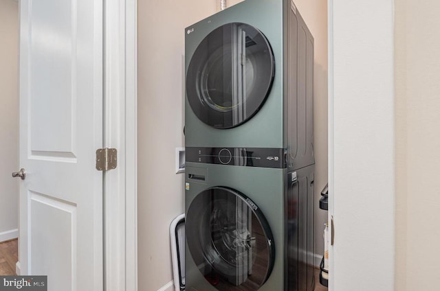 208 Yorktown Blvd, Locust Grove, VA 22508 - clothes washing area with stacked washing machine and dryer, baseboards, and wood finished floors