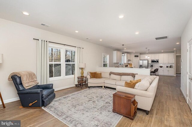 208 Yorktown Blvd, Locust Grove, VA 22508 - living room featuring wood finished floors, recessed lighting, and baseboards