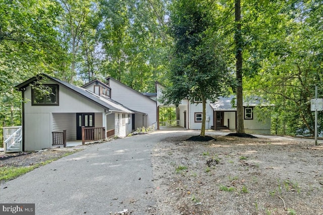3050 Patriot Ln, Fredericksburg, VA 22408 - view of front of home with driveway
