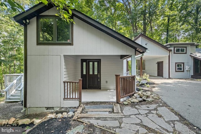 3050 Patriot Ln, Fredericksburg, VA 22408 - view of front facade featuring a porch, driveway, and an attached carport