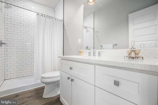 105 Chesterfield Ct, Locust Grove, VA 22508 - full bath featuring toilet, a stall shower, vanity, and wood finished floors