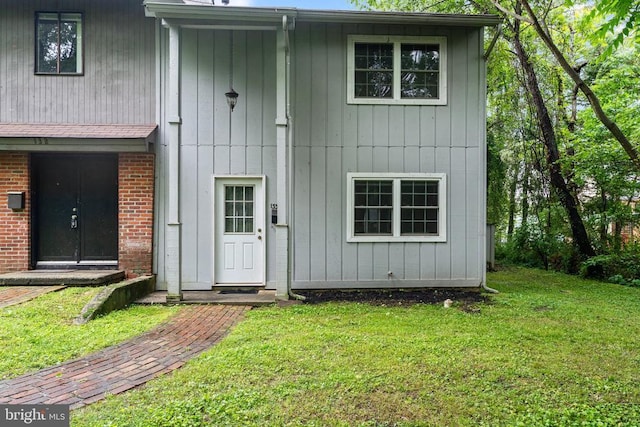 133 Woodlake Dr, Charlottesville, VA 22901 - view of front of home with a front lawn
