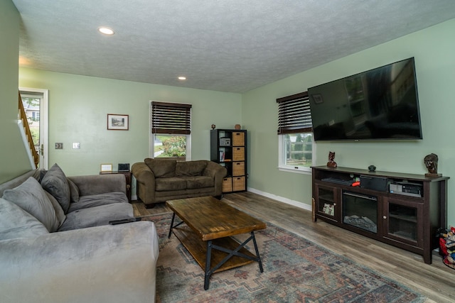 1033 Bridle Ct, Harrisonburg, VA 22801 - living area with a textured ceiling, baseboards, recessed lighting, and wood finished floors