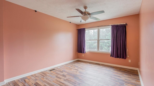 822 Meadowlark Dr, Harrisonburg, VA 22850 - spare room featuring light wood-type flooring, a textured ceiling, baseboards, and ceiling fan