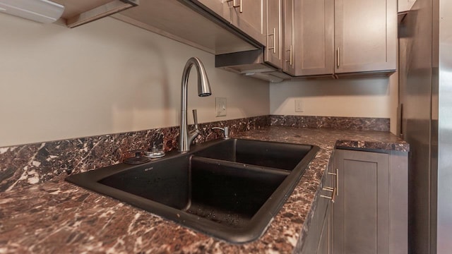 822 Meadowlark Dr, Harrisonburg, VA 22850 - kitchen featuring a sink and freestanding refrigerator