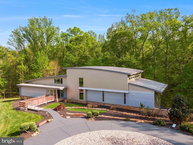 mid-century home with a view of trees