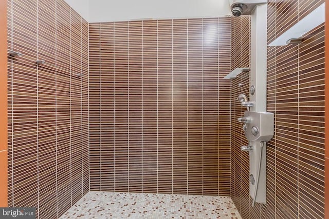 bathroom with tiled shower