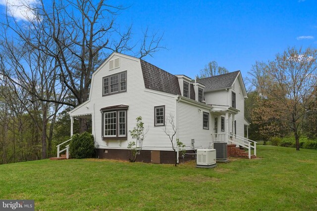 412 Nelmonte Ln, Arrington, VA 22922 - view of side of property with roof with shingles, a lawn, a gambrel roof, and central air condition unit