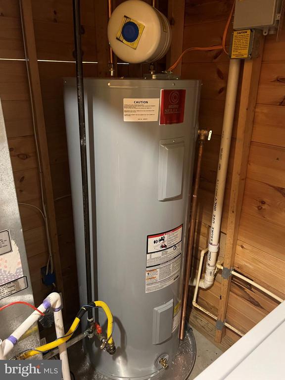 26536 Pennfields Dr, Orange, VA 22960 - utilities featuring water heater