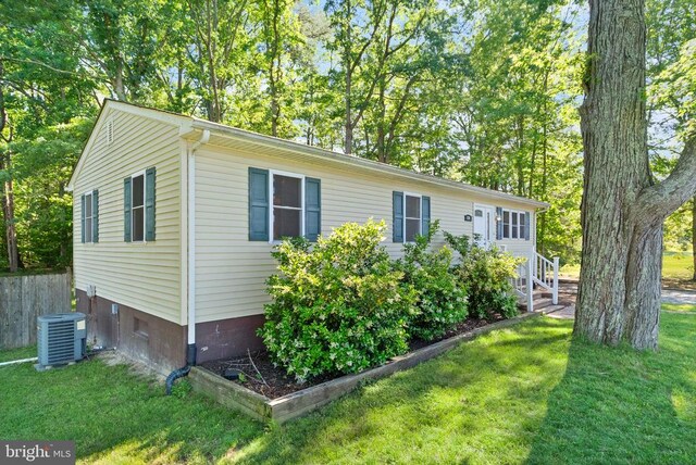 6314 Foster Rd, Spotsylvania, VA 22553 - view of front of property with central AC and a front yard
