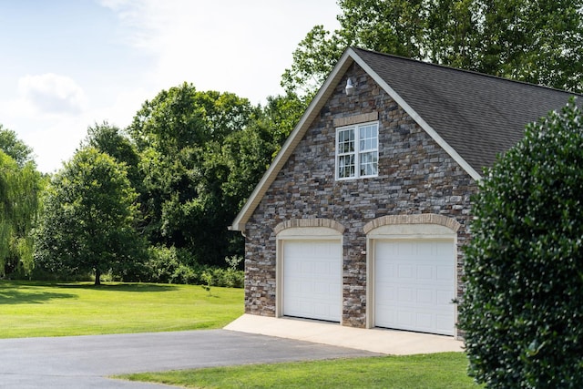 31 Hampton Dr, Stuarts Draft, VA 24477 - view of garage
