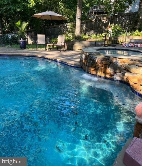 3803 Fallwood Ln, Fredericksburg, VA 22408 - view of swimming pool featuring an in-ground hot tub