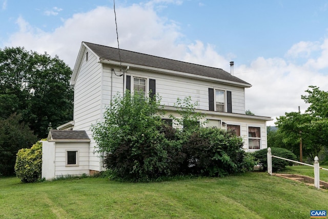 613 6th St, Shenandoah, VA 22849 - view of front facade with a front lawn