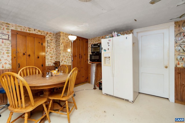 613 6th St, Shenandoah, VA 22849 - dining area featuring wallpapered walls