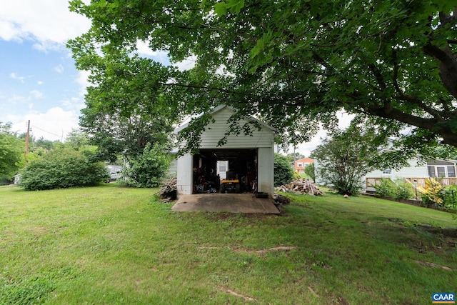 613 6th St, Shenandoah, VA 22849 - view of grassy yard featuring an outdoor structure