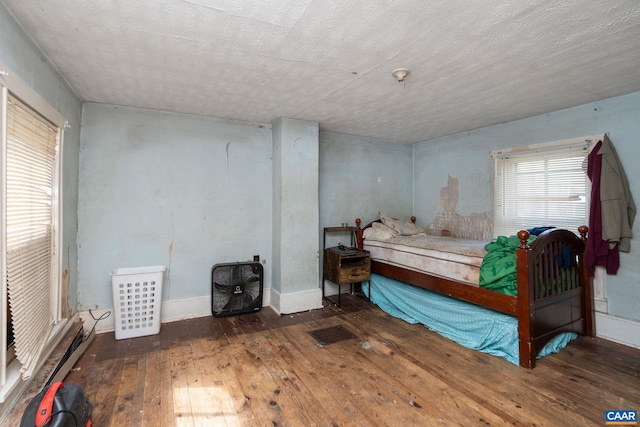 613 6th St, Shenandoah, VA 22849 - bedroom with hardwood / wood-style flooring
