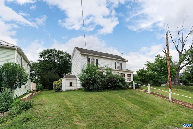 613 6th St, Shenandoah, VA 22849 - view of front facade with a front lawn