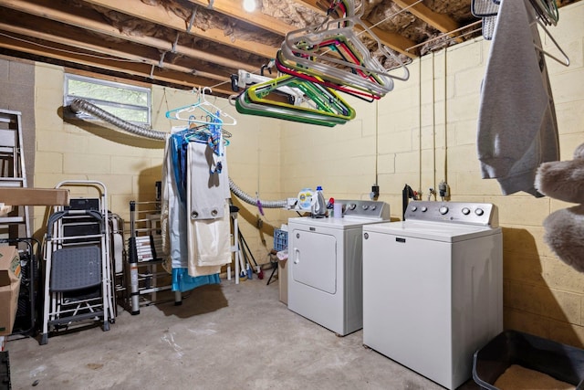 1233 Pinehurst Rd, Staunton, VA 24401 - laundry area featuring washing machine and dryer and concrete block wall