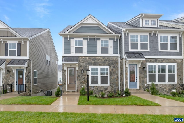 27 Woodburn Rd, Charlottesville, VA 22901 - craftsman house featuring stone siding and a front lawn