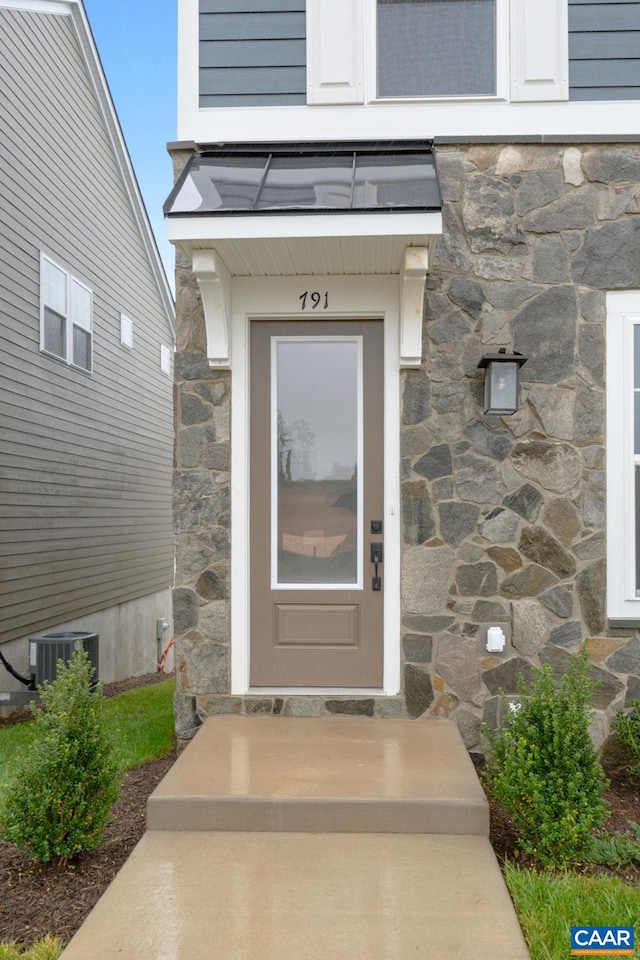 27 Woodburn Rd, Charlottesville, VA 22901 - entrance to property with stone siding