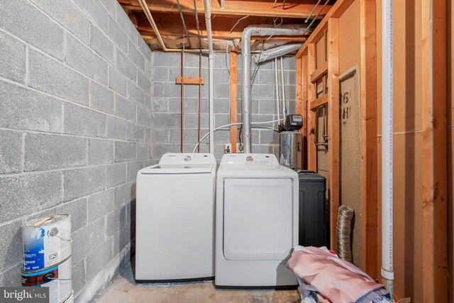 5129 Pecan Dr, Fredericksburg, VA 22407 - laundry room with washer and clothes dryer