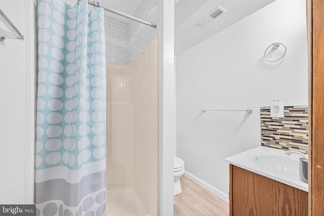 5129 Pecan Dr, Fredericksburg, VA 22407 - bathroom featuring curtained shower, toilet, and wood finished floors