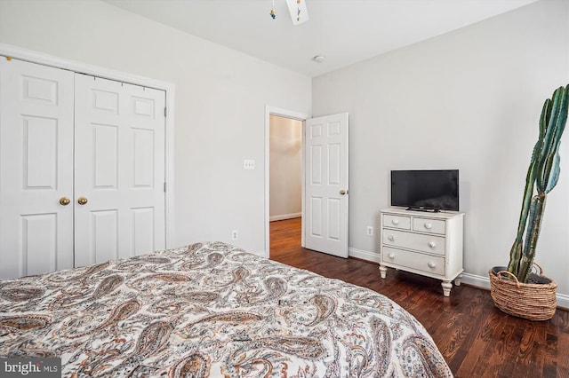 bedroom featuring wood finished floors, a closet, and baseboards