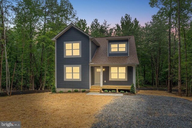 5925 Stubbs Bridge Rd, Mineral, VA 23117 - traditional-style house featuring roof with shingles