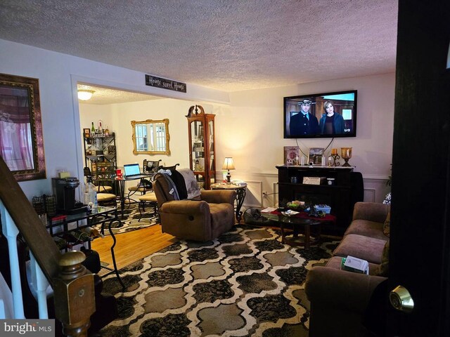 11708 Eisenhower Ln, Fredericksburg, VA 22407 - living area with wood finished floors and a textured ceiling